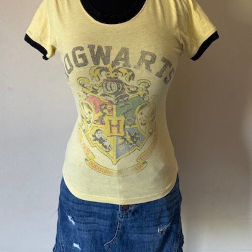 Harry Potter Hogwarts Shirt   8421  XS